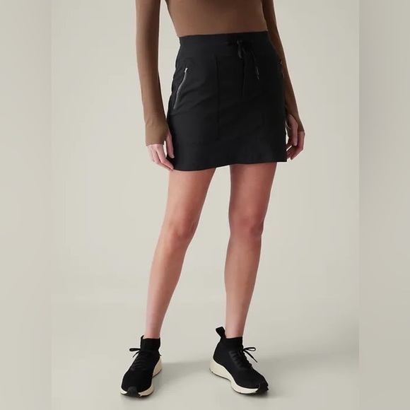 Athleta Pants - ATHLETA The Trekkie Skort Size 4 Black Hiking Running Outdoors Gorpcore NEW